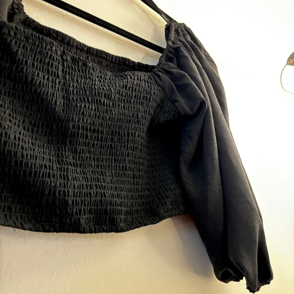 Forever 21 Smocked Puff Sleeve Crop Top – Black – Large - Picture 9 of 9